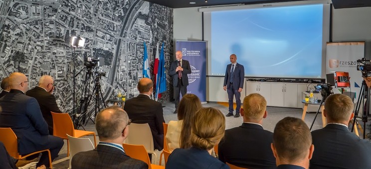 Otwarcie konferencji. Od lewej: prof. J. Sęp, prof. G. Budzik,