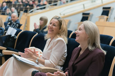 Dr hab. B. Zatwarnicka-Madura, prof. PRz, dr hab. Agnieszka Cholewa-Wójcik, prof. UEK,