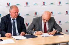 Od lewej: P. Pilch, prof. J. Sęp,