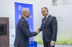 Od lewej: prof. j. Sęp i prezydent A. Duda,