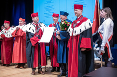 Wręczenie dyplomu doktora honoris causa Politechniki Rzeszowskiej Markowi Dareckiemu,